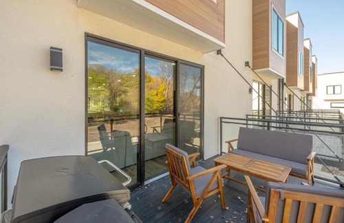 Arnolds Park Villa | CentralPark Townhome B10