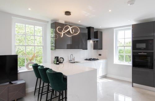 St. Johns Wood Apartment | Centre London Flat 2BDR AC Sleeps 4 Family Only