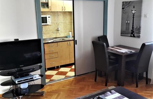 Downtown Apartment | Centre Point Apartment