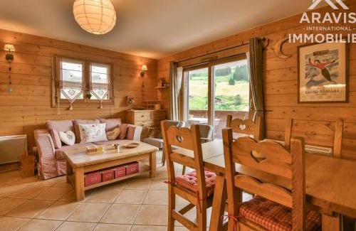 Le Grand-Bornand Apartment | Centre village, 4 pers., 2 ch., face aux pistes, parking, balcon - FR-1-391-5