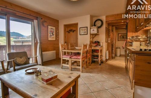 Le Grand-Bornand Apartment | Centre village, 4 pers., 2 ch., face aux pistes, parking, balcon - FR-1-391-5