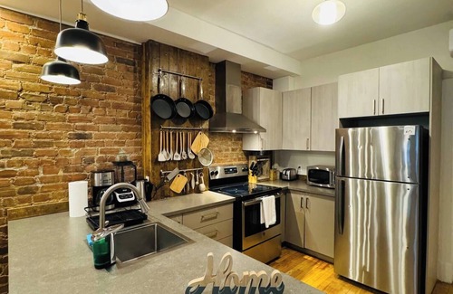Sainte-Marie Apartment | Centre-Ville Montréal/Metro Papineau