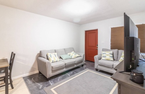 Park East House | Centric Apt 2BR/1 BA ֎-Ideal for Long Stays