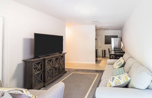 Park East House | Centric Apt 2BR/1 BA ֎-Ideal for Long Stays