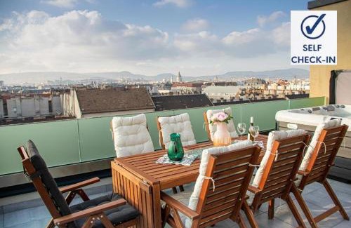 Csarnok negyed Apartment | Centropolitan Penthouse I Jacuzzi I FreeParking I Self Check-In
