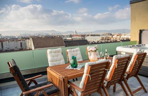 Csarnok negyed Apartment | Centropolitan Penthouse I Jacuzzi I FreeParking I Self Check-In