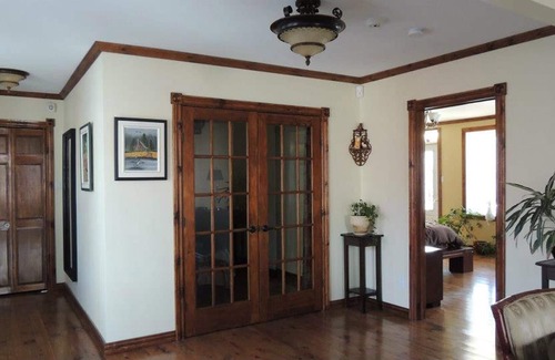 Lachine Apartment | Century Home, Completely Remodeled Condo, 2 Bedrooms, 1500sq.ft., Fireplace