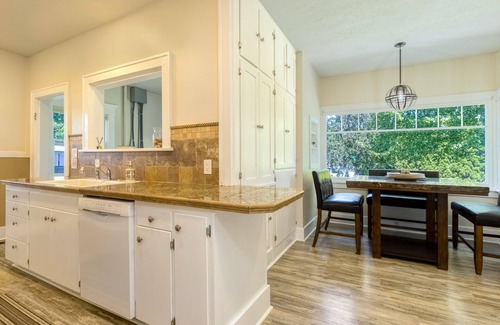 College Place House | Century House in Walla Walla Wine Country!