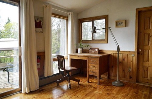 Drummond-North Elmsley Cottage | Century old log cabin on the beach