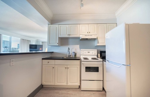 Downtown Vancouver Hotel | Century Plaza Hotel