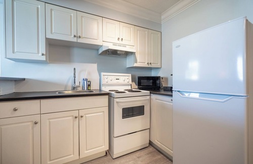 Downtown Vancouver Hotel | Century Plaza Hotel