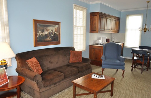 Bloomington Hotel | Century Suites Hotel