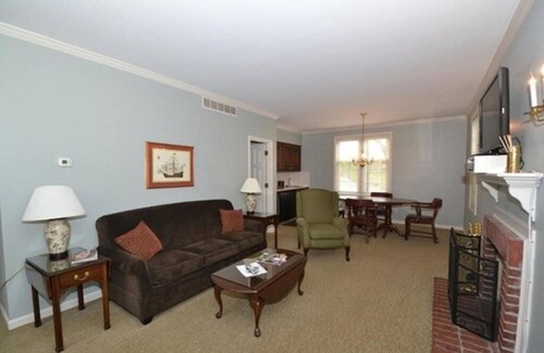 Bloomington Hotel | Century Suites Hotel