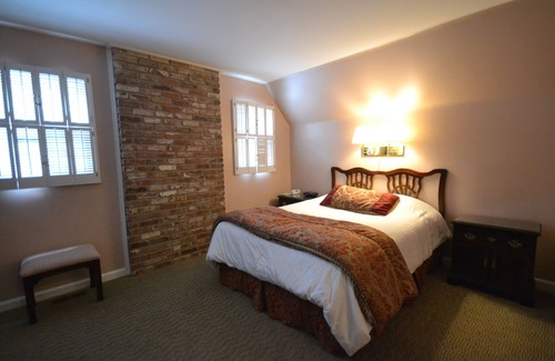 Bloomington Hotel | Century Suites Hotel