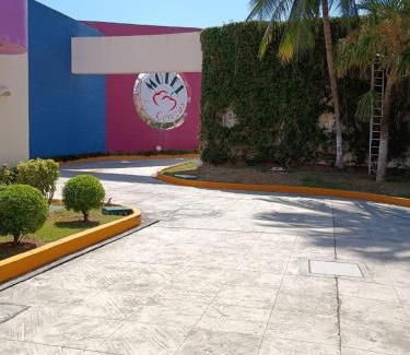 Alfredo V. Bonfil Hotel | Cerezas