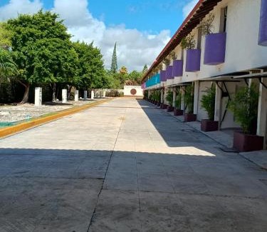 Alfredo V. Bonfil Hotel | Cerezas