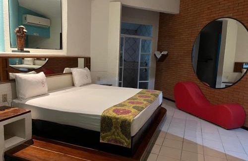 Alfredo V. Bonfil Hotel | Cerezas