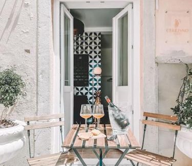 Seixal Apartment | CerezinoFlats- Blue Bay Studio