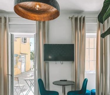 Seixal Apartment | CerezinoFlats- Blue Bay Studio