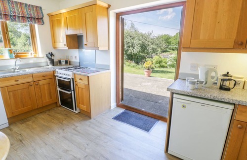 Penrhyndeudraeth Cottage | CERIS, pet friendly, character holiday cottage in Penrhyndeudraeth
