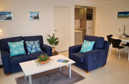 Blueys Beach House | Cerulean Blue Combo, 5 bedrooms *Sleeps 12* walk to cafes and beach