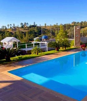 Atibaia House | Chácara Cantinho Verde Com piscina, churrasqueira e Playground,