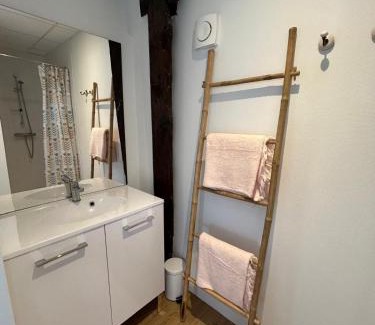 Malemort-sur-Correze Apartment | Château de Sérignac