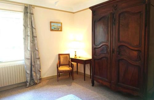 Bollene House | Château Rouge - petit château avec piscine - 8 chambres