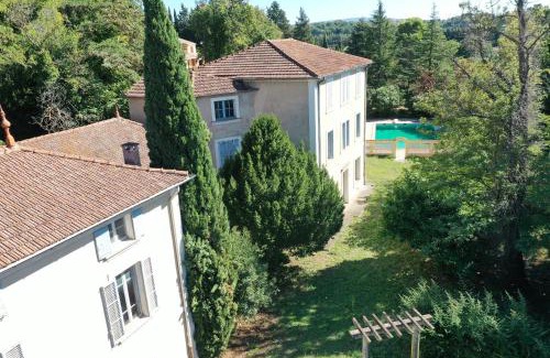Loriol-du-Comtat Bed & Breakfast | Château Sainte BARBE