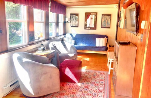 Franconia House | CH Adorable cottage in Franconia minutes from Cannon, Franconia Notch! Fire Pit, wifi, laundry