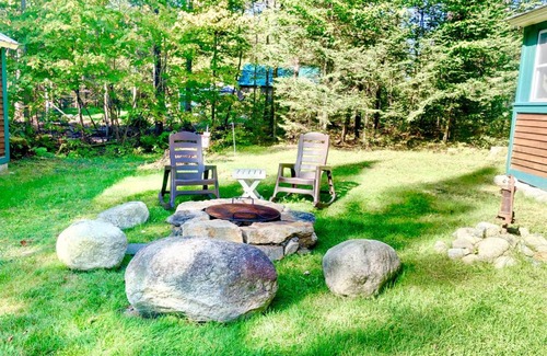 Franconia House | CH Adorable cottage in Franconia minutes from Cannon Franconia Notch Fire Pit wifi laundry
