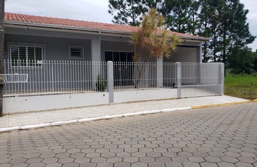 Rio Pequeno House | Charming 2-bedroom house in fabulous Bairro Rio Pequeno Camboriú with AC, WiFi