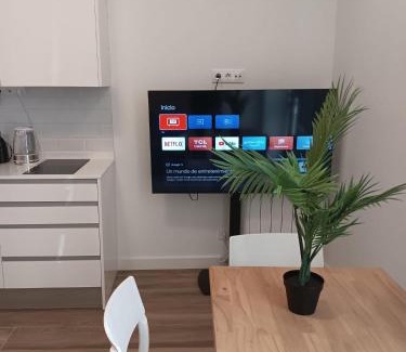 Almenara Apartment | CH Plaza Castilla 1