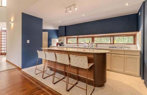 Alejandria House | CH65 Luxury 5BR Villa Jacuzzi Garden de Oro