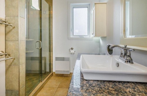 Petite-Riviere-Saint-Francois Apartment | Chalet Entre Ciel et Fleuve, SPA, 5 CH, 5 SDB