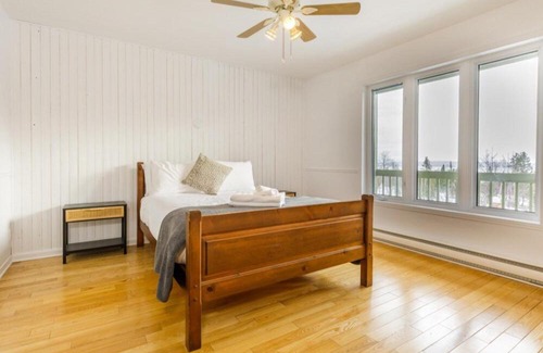 Petite-Riviere-Saint-Francois Apartment | Chalet Entre Ciel et Fleuve, SPA, 5 CH, 5 SDB