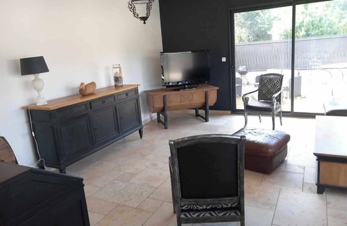 Anglesqueville-la-Bras-Long House | Charming house