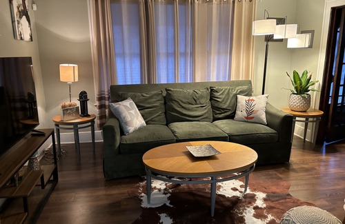 New Center Detroit House | ChaCha's Place Retreat