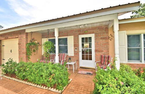 Eagle Lake House | Chain of Lakes Charms & Magical Adventures Await - Stay Minutes from LEGOLAND