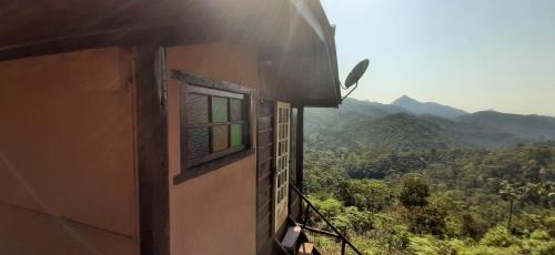 Lumiar Ski Chalet | Chalé Pakere Bellavista - visão magnífica do vale e montanhas a mais de mil metros de altitude, wi-fi, sauna, piscina e água de nascente - locação do chalé sem prestação de serviços