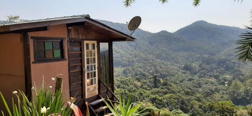 Lumiar Ski Chalet | Chalé Pakere Bellavista - visão magnífica do vale e montanhas a mais de mil metros de altitude, wi-fi, sauna, piscina e água de nascente - locação do chalé sem prestação de serviços