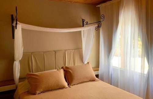 Santa Helena Ski Chalet | Chalé Sunset com Hidro, lareira, piscina, cavalo, trilha, tiro ao alvo
