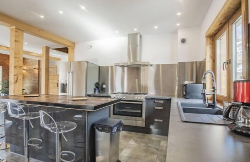 Praranger Ski Chalet | Chalet, wifi, fitness, sauna, hammam, terrace, balcony, fireplace or stove, parking, tv, ski locker