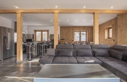 Praranger Ski Chalet | Chalet, wifi, fitness, sauna, hammam, terrace, balcony, fireplace or stove, parking, tv, ski locker