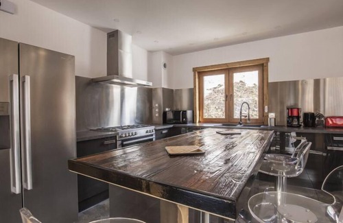 Praranger Ski Chalet | Chalet, wifi, fitness, sauna, hammam, terrace, balcony, fireplace or stove, parking, tv, ski locker