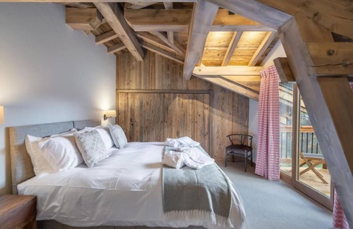 Villarabout Ski Chalet | Chalet, terrace, balcony, fireplace or stove, parking, tv, ski locker, 220m²