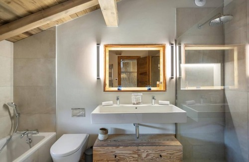 Villarabout Ski Chalet | Chalet, terrace, balcony, fireplace or stove, parking, tv, ski locker, 220m²