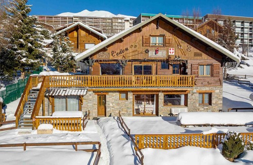 La Toussuire Ski Chalet | Chalet 'Rdc 110 M2 - Très Proche Des Pistes' with Mountain View, Private Terrace and Wi-Fi