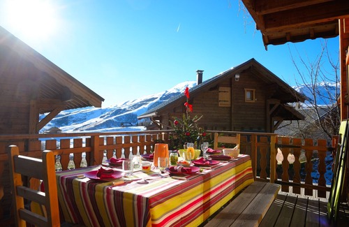 La Toussuire Ski Chalet | Chalet "LA DATCHA" sleeps 12 with skis, SAUNA and WiFi