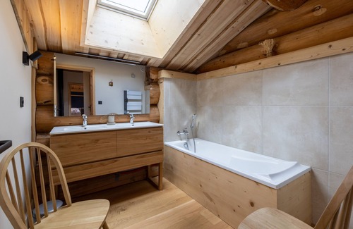 La Cabanasse House | Chalet L’Axurit - Familial, Jacuzzi, Sauna.